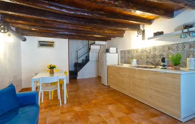 a counter with flowers and a mirror on it at Casa dei Principi di Belvedere in Palermo