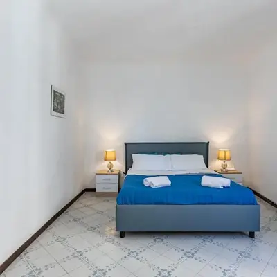 Piazza Pretoria & Quattro Canti Roomy Flats with Balconies