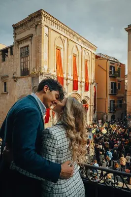 a couple kissing in front of a crowd of people at Eligius Luxury Apartments in Palermo
