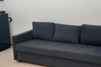 a blue couch sitting in a living room at Casa Poseidonia - intero alloggio in riva al mare in Carini